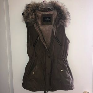 Army green vest with fur